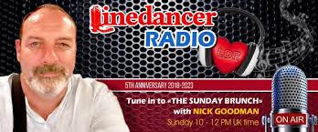 Where to find a good casual Sunday brunch with music in New Orleans for a  group of 10?