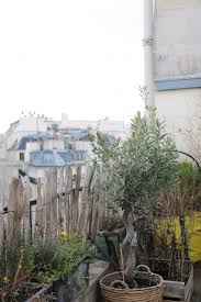 L Appartement En Duplex Facon Campagne A Paris De Zoe De Las Cases Deco Mariage Champetre Amenager Balcon Evier En Beton