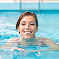 Cặp chị em nổi tiếng vì cao nhất nước Anh