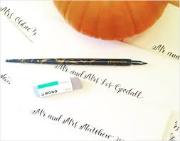 Aplikasi ini adalah aplikasi yang berisi kumpulan website pens. L E F T Y Letter Like A Lefty