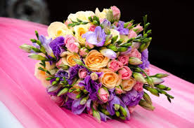 Cartolina compleanno fiori acquerello front lucido (lacca uv rivestita) dimensioni/dimensioni/peso 14,6 cm x 10,5 cm (a6) sul retro di ogni biglietto di compleanno troverai 5 righe di indirizzo per. Regalare Fiori Come Scegliere I Fiori Significato E Colore Notizie In Vetrina