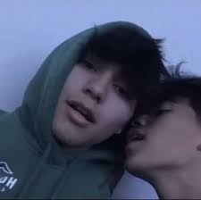 Dixie Sawyer's Instagram, Twitter & Facebook