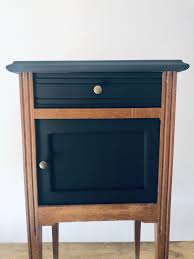 voici ce que je viens d ajouter dans ma boutiqueetsy table de nuit ancienne peinte au g table de chevet vintage tables de nuit peintes relooking de mobilier