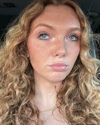 Savannah Ogle's Instagram, Twitter & Facebook