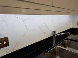 As the picture shows, the white marble backsplash and countertop catch the eye. White Marble High Gloss 60x60cm Top Ceramics