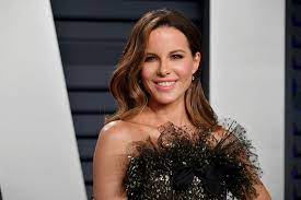 Upon leaving the store, len even held kate's bags for. Kate Beckinsale Posts Amazing No Makeup Selfie On Instagram