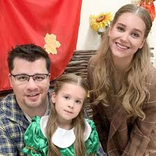 Jul 03, 2021 · актриса кристина асмус опубликовала в своём instagram фотографию, сделанную в больничной палате. Kristina Asmus I Garik Harlamov Prishli Na Pervyj Utrennik 5 Letnej Docheri Vokrug Tv