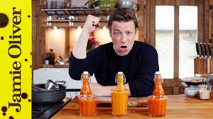 Tradycyjnie chilli con carne podaje się z ryżem, ale tak samo dobrze (jak nie lepiej) smakuje z grzankami, można je też podać z ziemniakami w mundurkach lub kuskusem. How To Make Chilli Sauce Videos Jamie Oliver
