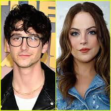 Amanda Ephraim's Instagram, Twitter & Facebook