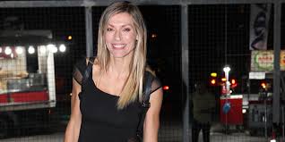 Οι εξελίξεις τρέχουν στο ξεκίνημα της νέας σεζόν του «καφέ της χαράς» και η κόντρα ανάμεσα στον περίανδρο, τη στέλλα και τη βάλια βρίσκεται στην κορύφωσή της. Kafe Ths Xaras H Afi3h Ths Zetas Doyka Fernei Ta Panw Katw H Gynaika Me To Mysthriwdes Parel8on Eikona Zwh Iefimerida Gr