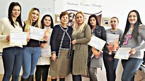 Atelierele ilbah organizeaza curs autorizate de stilist protezist unghii. Cursuri Acreditate Unghii False Bucuresti Academia Creative Beauty