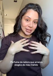 Meu Marido Passando Perfume