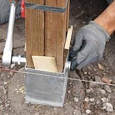 Tutoriel Comment Poser Une Palissade En Bois Palissade Bois Palissade Cloture Jardin Bois