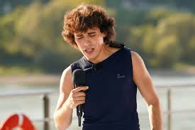 Hättet ihr eure lieblinge erkannt, wenn der name nicht unter dem foto stehen würden? Der Poptitan Zuckt Seine Goldene Cd Diesen Samstag Um 20 15 Uhr Bei Rtl Ufa