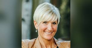 Carrie Bates's Instagram, Twitter & Facebook