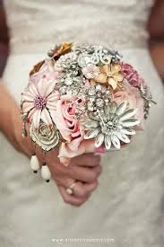 20 Chic Brooch Wedding Bouquets With Diy Tutorial My Deer Flowers In 2020 Brooch Bouquet Diy Wedding Bouquet Heirloom Bouquet