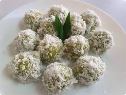 Onde onde is a specialty of chef wan, and he is going to teach anna olson how to make this incredible coconut flaked dessert! Resepi Kuih Onde Onde Atau Buah Melaka Ceritamak
