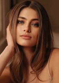 Abigail Bowers's Instagram, Twitter & Facebook