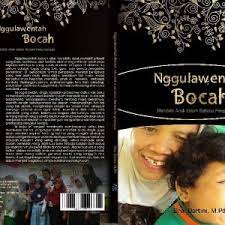 Buat kamu yang nyari tugas cerita rakyat dalam bahasa jawa, ambil aja. Kumpulan Cerita Rakyat Banyumas Dwi Bahasa Sip Publishing