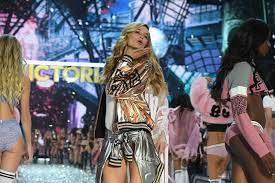 It would be a real shame if she´s feeling insecure about her current size because she is an aboslute goddess. Victoria S Secret Model Bridget Malcolm Is Happier After Gaining Weight