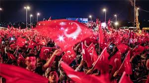 Yıl dönümü olması nedeniyle vatandaşlar , en güzel 15 temmuz resimlerini araştırmaya başladı. 15 Temmuz Mesajlari En Ozel Son Resimleri 15 Temmuz Gecesi Fotograflari