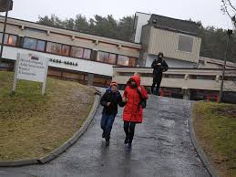 To luringer fra sotra vgs som fryser om vinteren. Disse Stenger For Stormen Tor