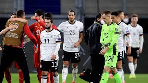 De hoofdstad is berlijn en duits is de officiële taal. Blamage Duitsland Tegen Noord Macedonie Engeland Wint Topper Tegen Polen Nos