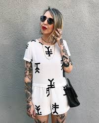 What colors go with black and white clothes. Heloisa On Instagram I Swear I Try To Wear Colors Sometimes But I Always Go Back To Black White And Grey Don T Y White Outfits Back To Black How To