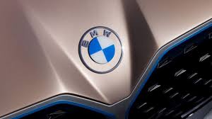 Nach etwas mehr als drei jahren bauzeit überholen die münchner ihr flaggschiff. Rebranding Bmw Prasentiert Neues Logo