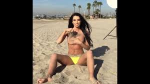 Paris Dylan Nude - 1 Pictures: Rating 9.4010