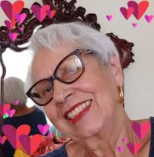 Luego de 36 años en una noche triunfal, la Dra. Haydeé Reichard presentó la  cuarta edición de su libro “Memorias de mi pueblo…Aguadilla” con un nuevo  capítulo para cerrar la historia de