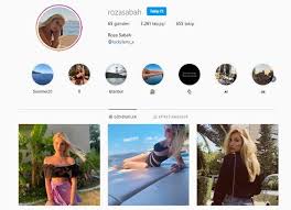 Çok sayıda hit olmuş bestesi vardır ve 1980'li. Roza Sabah Kimdir Kac Yasinda Coskun Sabah In Kizi Roza Sabah Bikini Pozlari Ile Salladi Takvim