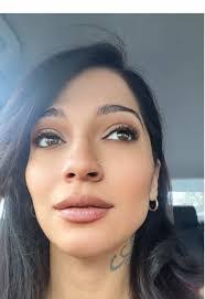 Diana Maree's Instagram, Twitter & Facebook