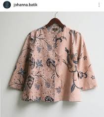 Pada umumnya, untuk model batik wanita sendiri terdiri dari model baju batik lengan panjang dan lengan pendek, namun saat ini kita bisa juga bisa memilih desain model batik lengan terompet, lengan seperempat, dan lengan lonceng yang bisa dibilang mengadopsi dari model tunik batik. Desain Baju Batik Hijab Modern Diary Hijaber
