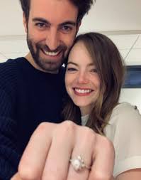 Tuba büyüküstün ile evliliğinin bitmesinin ardından ise onur saylak 3 yıldır gözde yılmaz ile aşk yaşıyordu. Emma Stone Anne Oluyor Magazin Haberleri Ntv