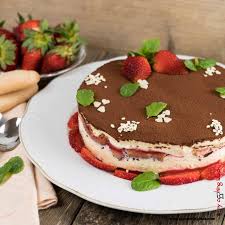 Eccovi la ricetta e gli ingredienti di una variante curiosa del tiramisu, con anche una versione adatta per chi è vegano od allergico ed intollerante ad uova e latticini. Tiramisu Alle Fragole Con Mascarpone Ricette Con Le Fragole