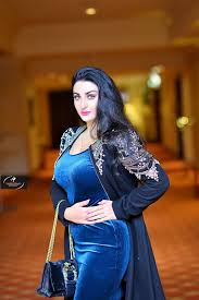 10 صور صافيناز عارية الافخاذ بفستان ازرق قصير ضيق جميلة و مثيرة Fashion Saree Sari