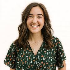 Julia Yoder's Instagram, Twitter & Facebook