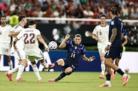 De la Fuente calls for calm after gritty Uruguay clash in Mexico