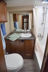 Lance 975 Truck Camper In 2020 Truck Camper Large Bathrooms Camper