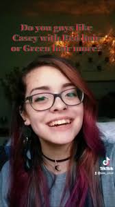 I think she looks good in any color #caseyfanpage #caseycatcece #caseycafe  #greenscreen