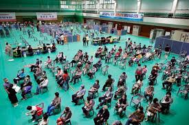 예방접종센터 (실내체육관) 75세이상 어르신, 30세이하 사회필수인력등 (화이자). Ebx89nuw4th7jm