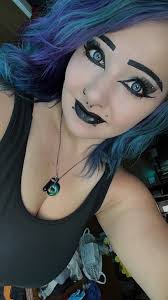 Thanks for letting me join! Thought I would share a few facts about me🖤