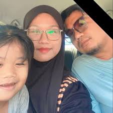 HARI 1: KAMPUNG PELANGI (KAMPUNG SEBERANG RAMAI), KUALA PERLIS Sebagai  salah satu usaha meningkatkan kesedaran tentang mengamalkan konsep 3R  (reuse, reduce, recycle), kampung nelayan ini telah diberi wajah baru  dengan penggunaan cat