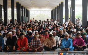 Majlis agama islam melaka telah menyalurkan bantuan kewangan kepada 5 buah rumah anak yatim di negeri melaka. Perlis Ganti Solat Jumaat Hari Ini Dengan Solat Zohor Di Rumah Free Malaysia Today Fmt