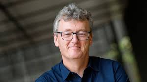 Nobel Prize laureate David MacMillan talks science with Ukraine students as  part of a global effort