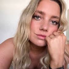 Maribeth Roesler (@maribamf)