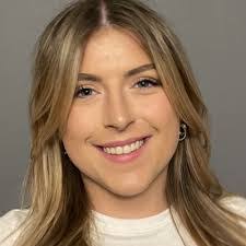 Jennifer Salmon's Instagram, Twitter & Facebook