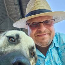 Looking to get a bench that I will mostly use for upper body work but am  wondering if anyone here has one like this with a leg curl and extension  attachment. I've