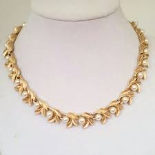 Vintage Avon Gold Tone Leaf Pearl Necklace Vintage Costume Jewelry Vintage Jewelry Vintage Jewelry Necklace